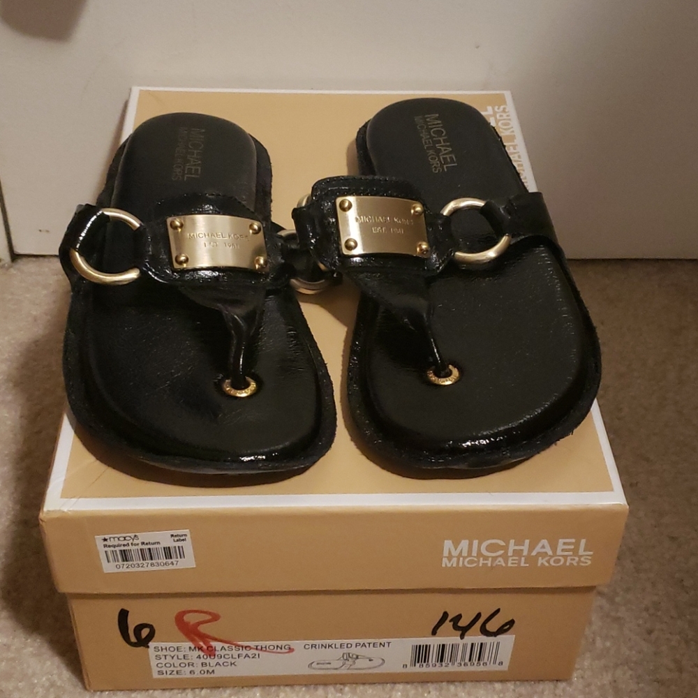 New! MICHAEL Michael Kors thong sandal 6